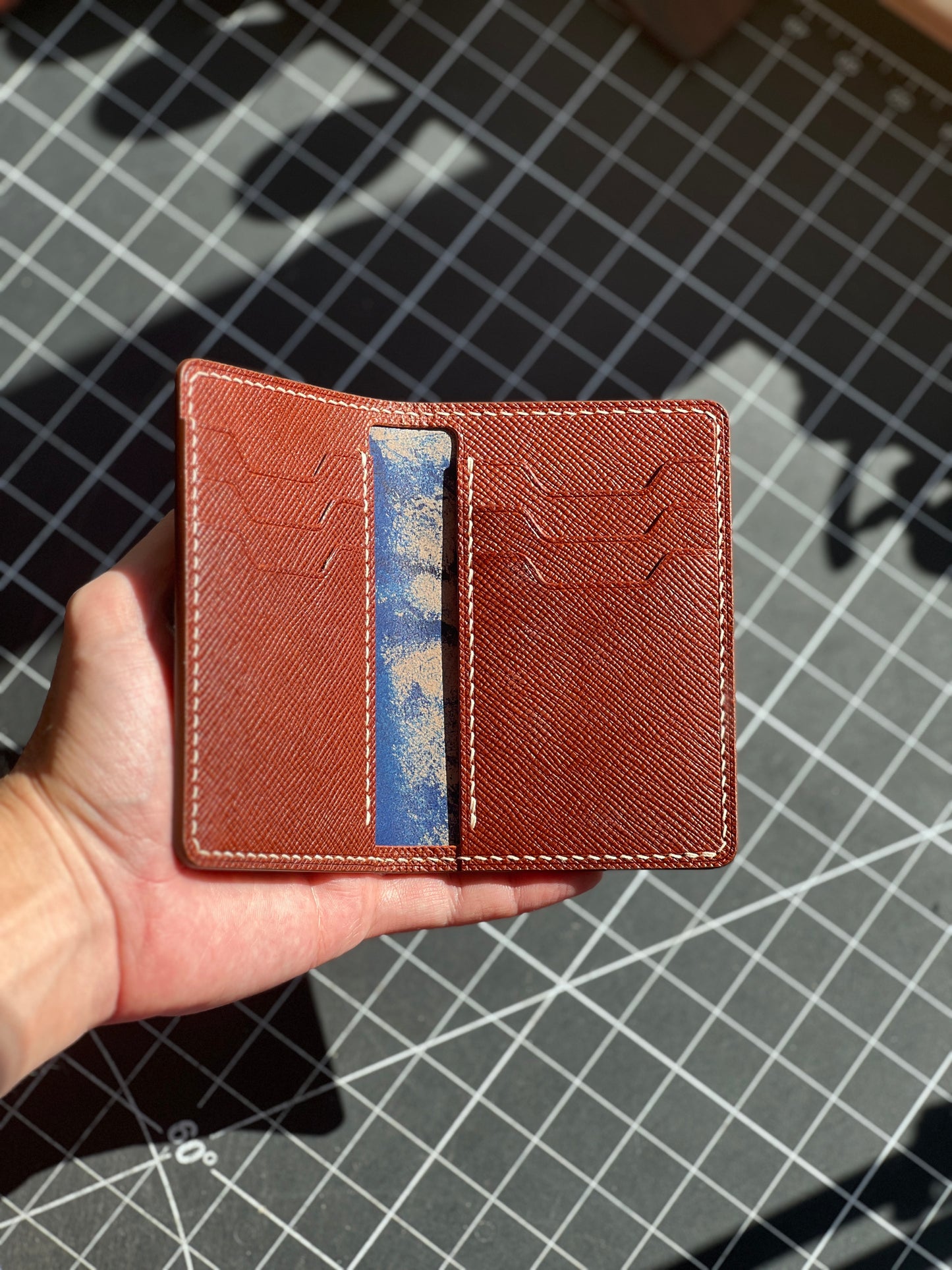 Vertical Bifold 8 pockets